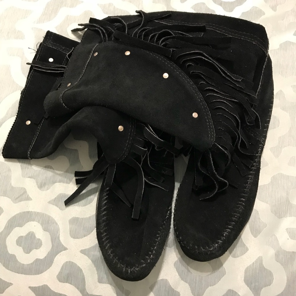 Minnetonka fringe boots - Picture 3 of 6